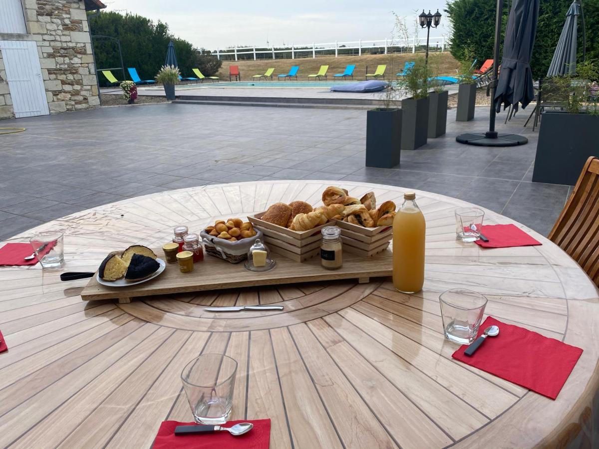 Kourline Villalunoterie Futuroscope Piscine Spa Oyre Exterior foto